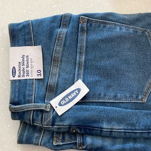 Old Navy, NWT, Rockstar Super Skinny Size 10.